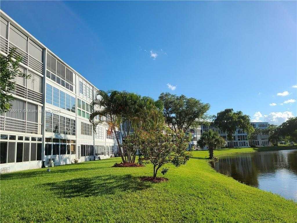 Small Image of 4071 Cambridge D, Deerfield Beach, FL 33442, USA Number 2