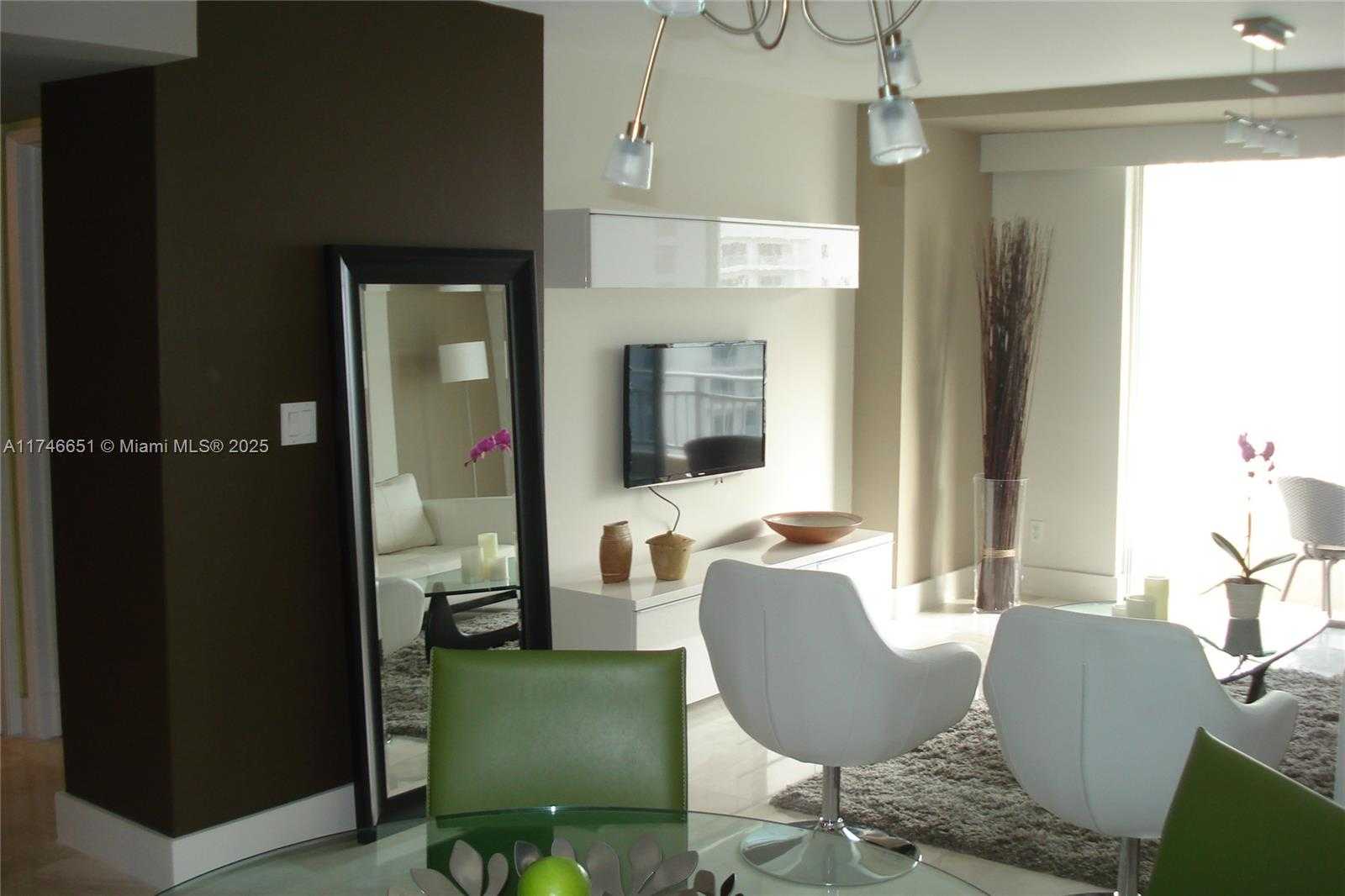 Small Image of 770 CLAUGHTON ISLAND DR #2010, Miami Number 10