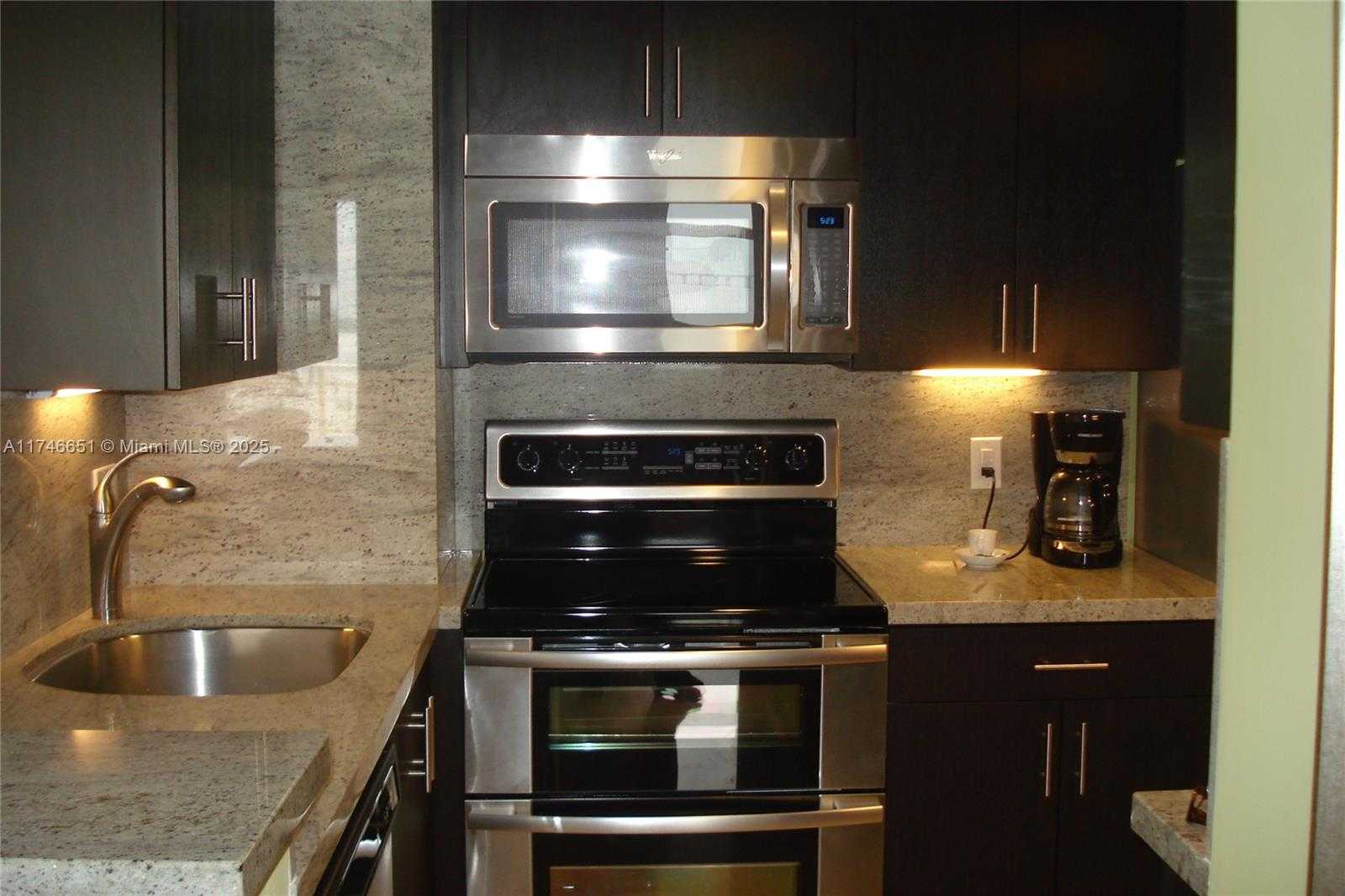 Small Image of 770 CLAUGHTON ISLAND DR #2010, Miami Number 12