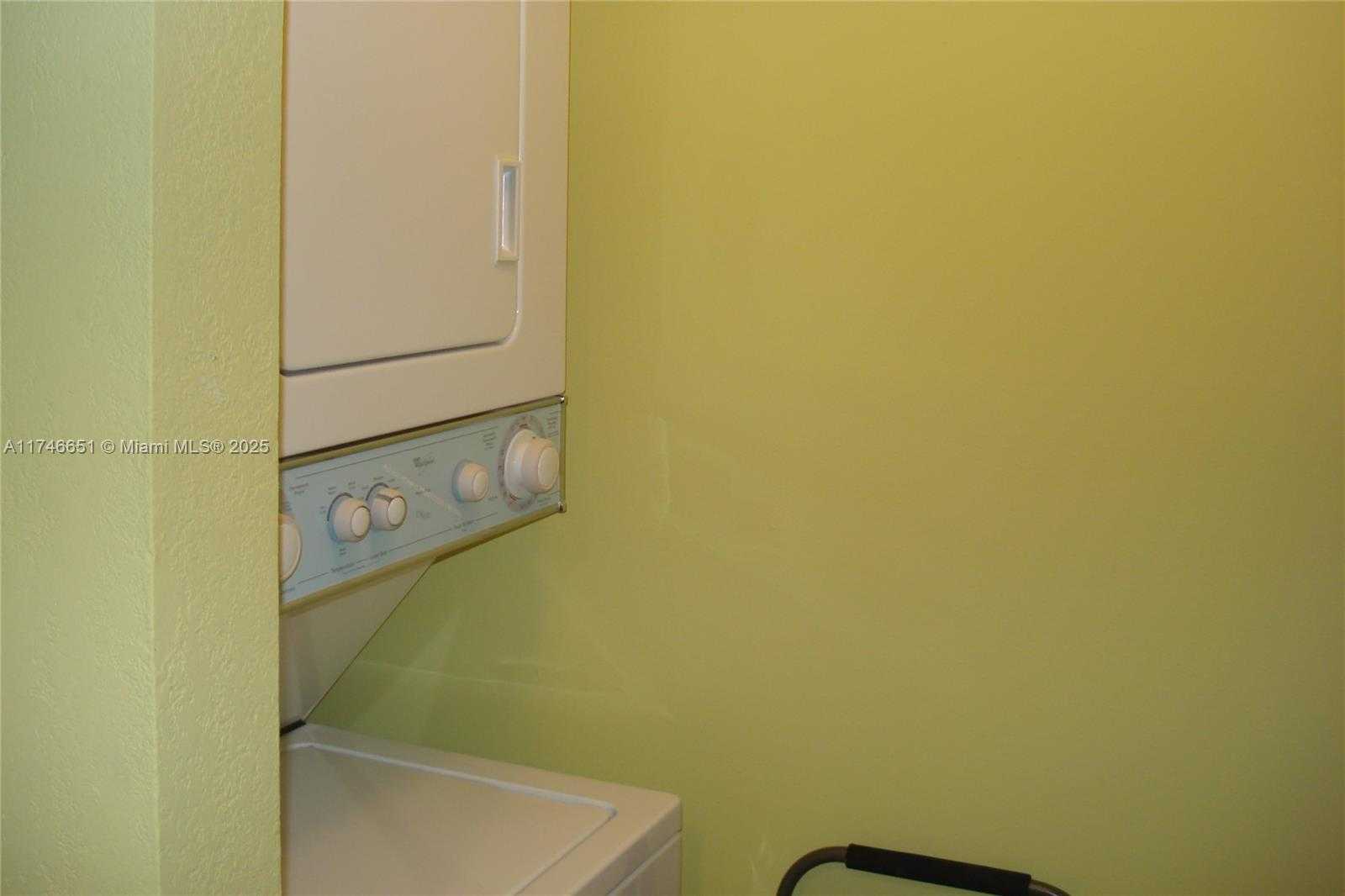 Small Image of 770 CLAUGHTON ISLAND DR #2010, Miami Number 13