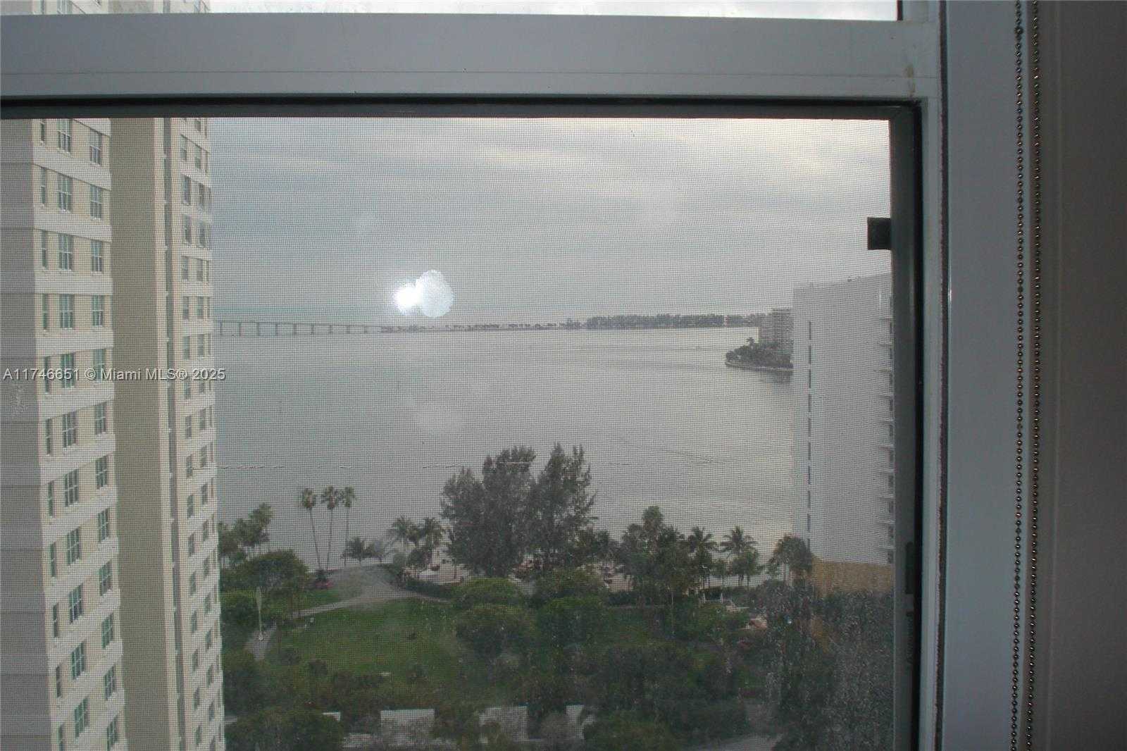 Small Image of 770 CLAUGHTON ISLAND DR #2010, Miami Number 14