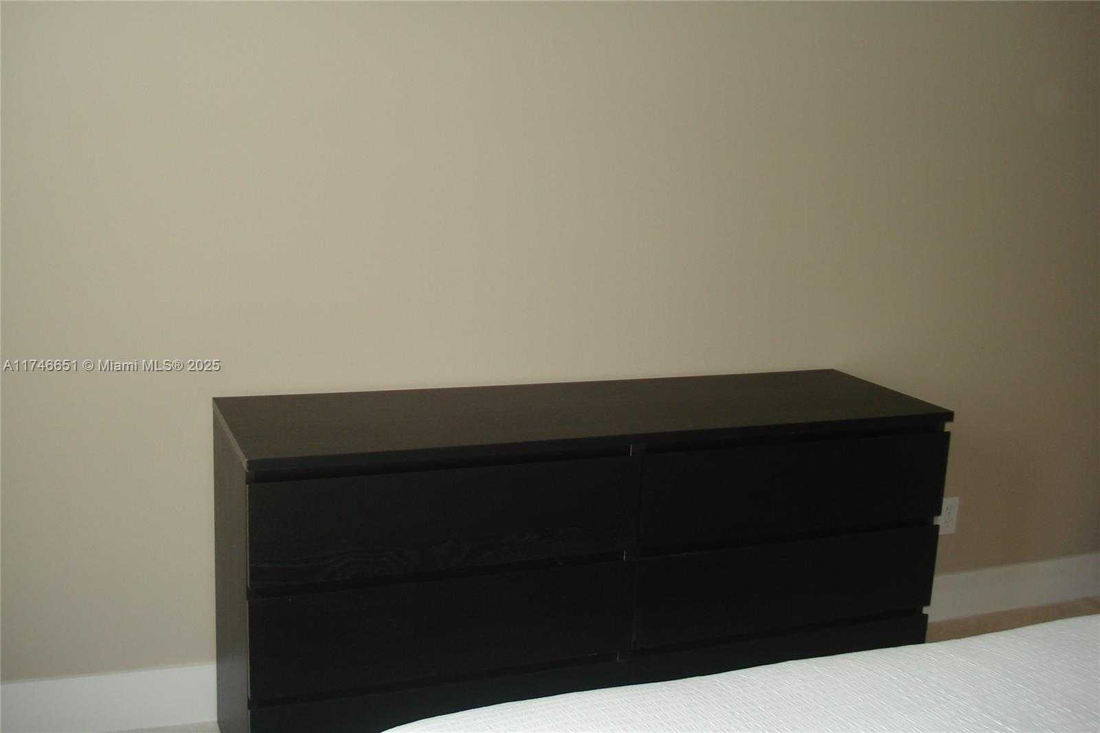 Small Image of 770 CLAUGHTON ISLAND DR #2010, Miami Number 16