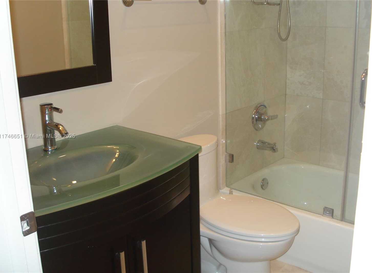 Small Image of 770 CLAUGHTON ISLAND DR #2010, Miami Number 19