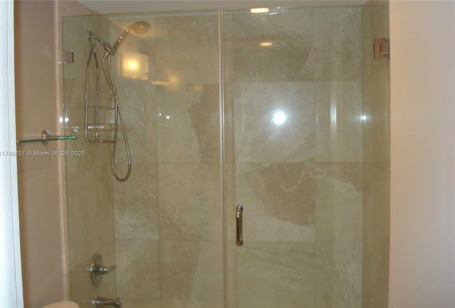 Small Image of 770 CLAUGHTON ISLAND DR #2010, Miami Number 20