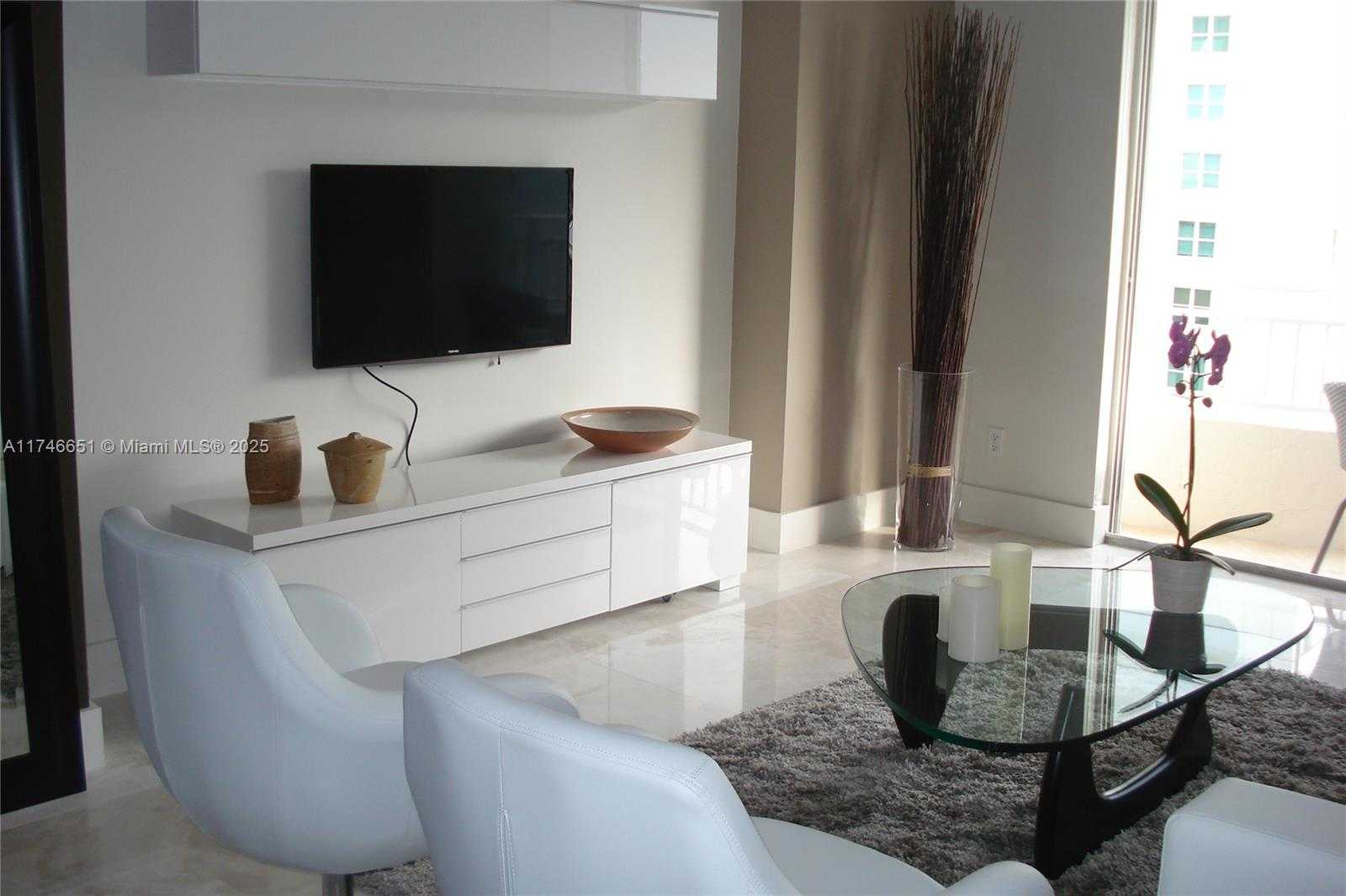 Small Image of 770 CLAUGHTON ISLAND DR #2010, Miami Number 23