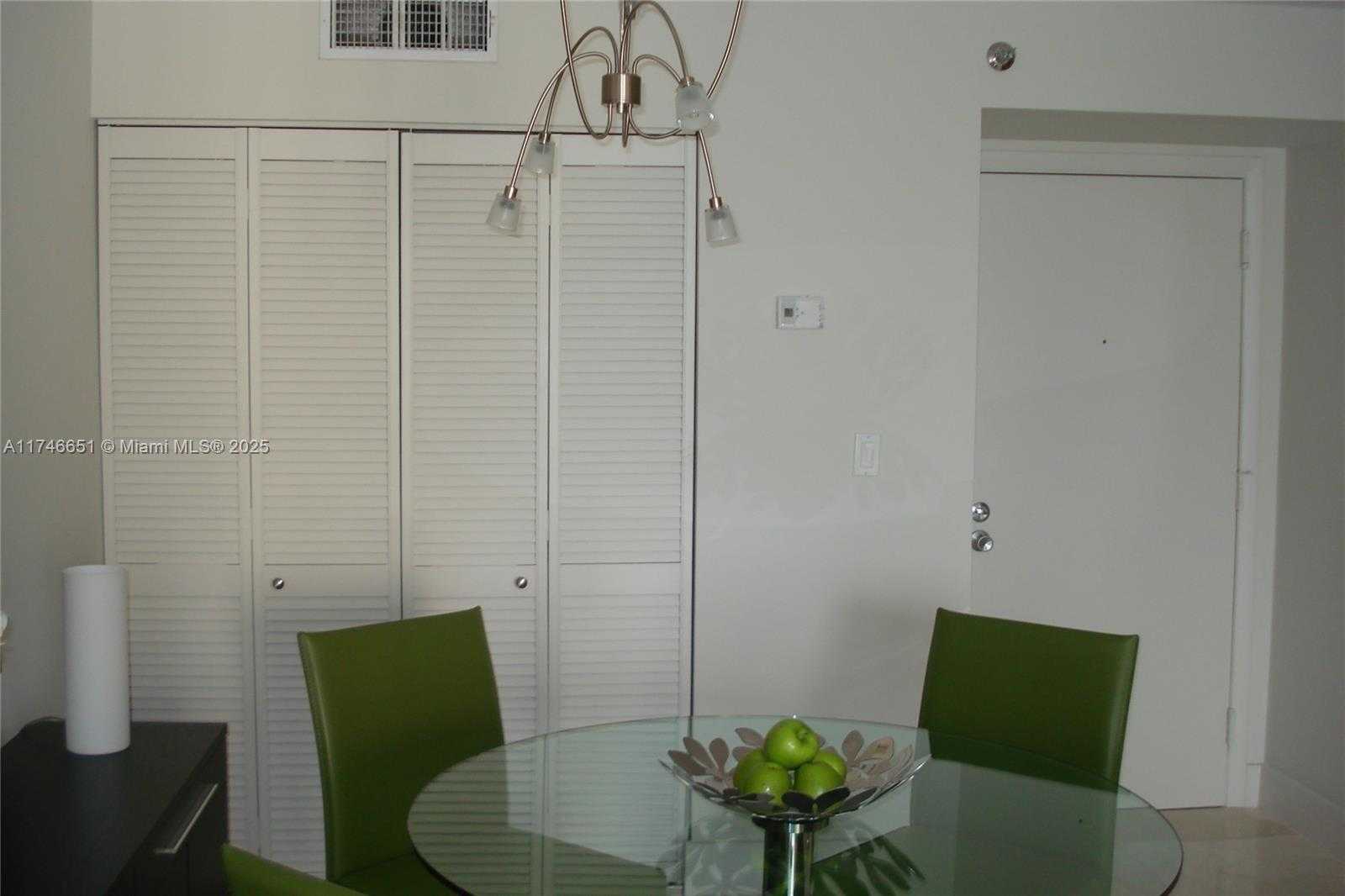 Small Image of 770 CLAUGHTON ISLAND DR #2010, Miami Number 25