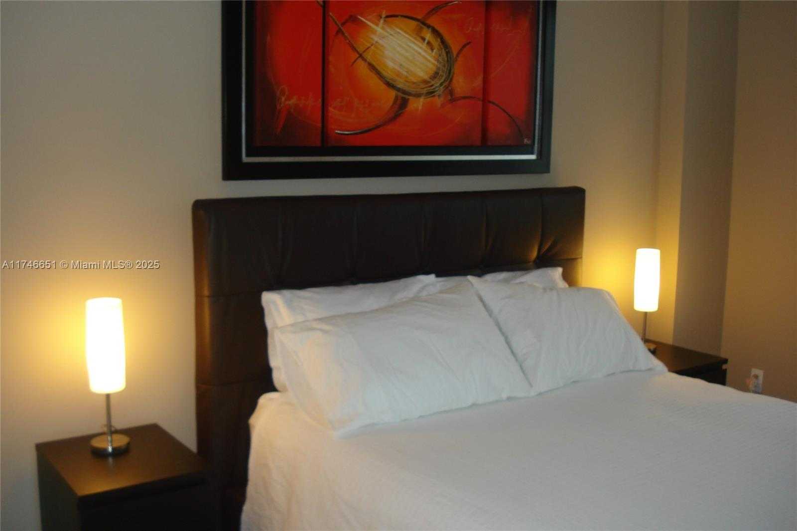 Small Image of 770 CLAUGHTON ISLAND DR #2010, Miami Number 26