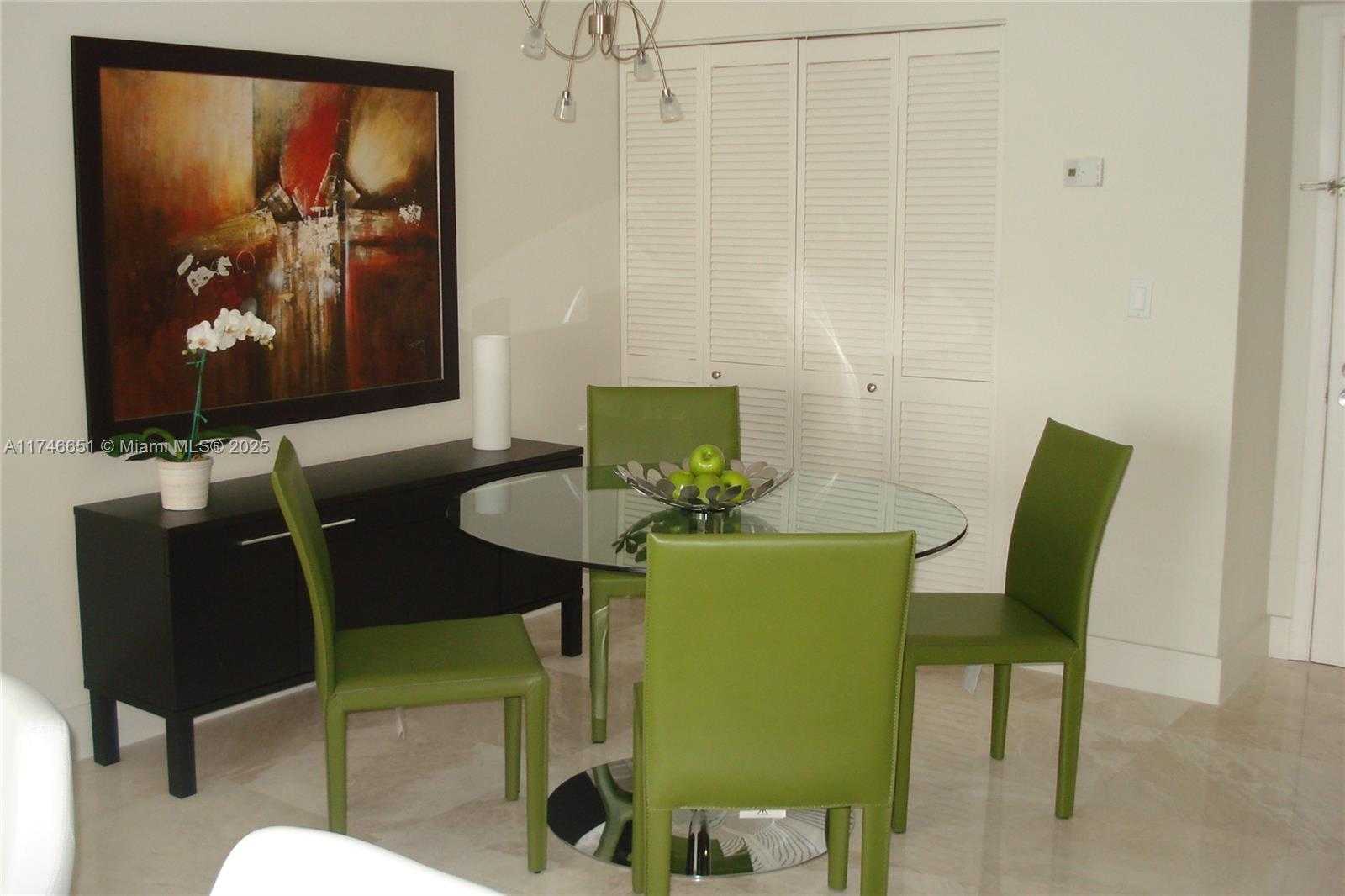 Small Image of 770 CLAUGHTON ISLAND DR #2010, Miami Number 27