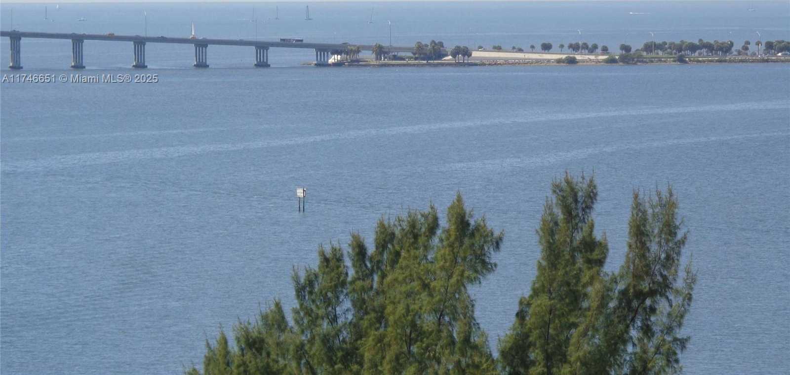 Small Image of 770 CLAUGHTON ISLAND DR #2010, Miami Number 28