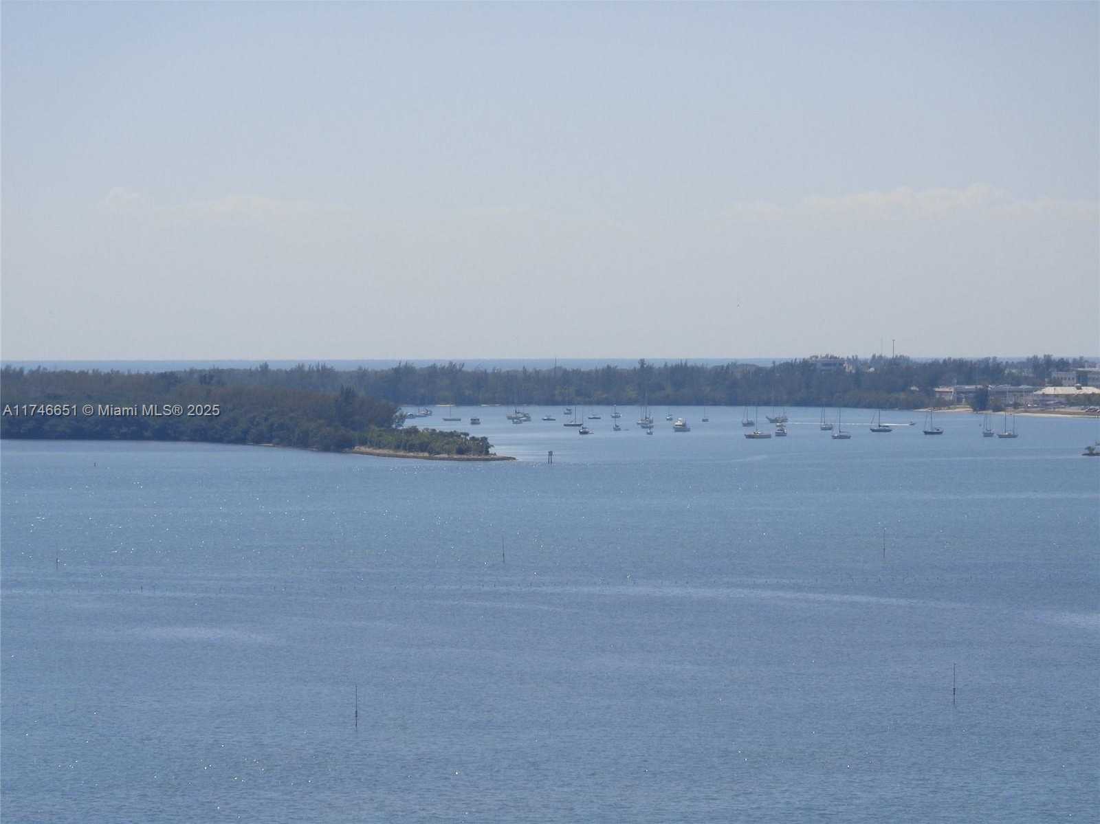 Small Image of 770 CLAUGHTON ISLAND DR #2010, Miami Number 29