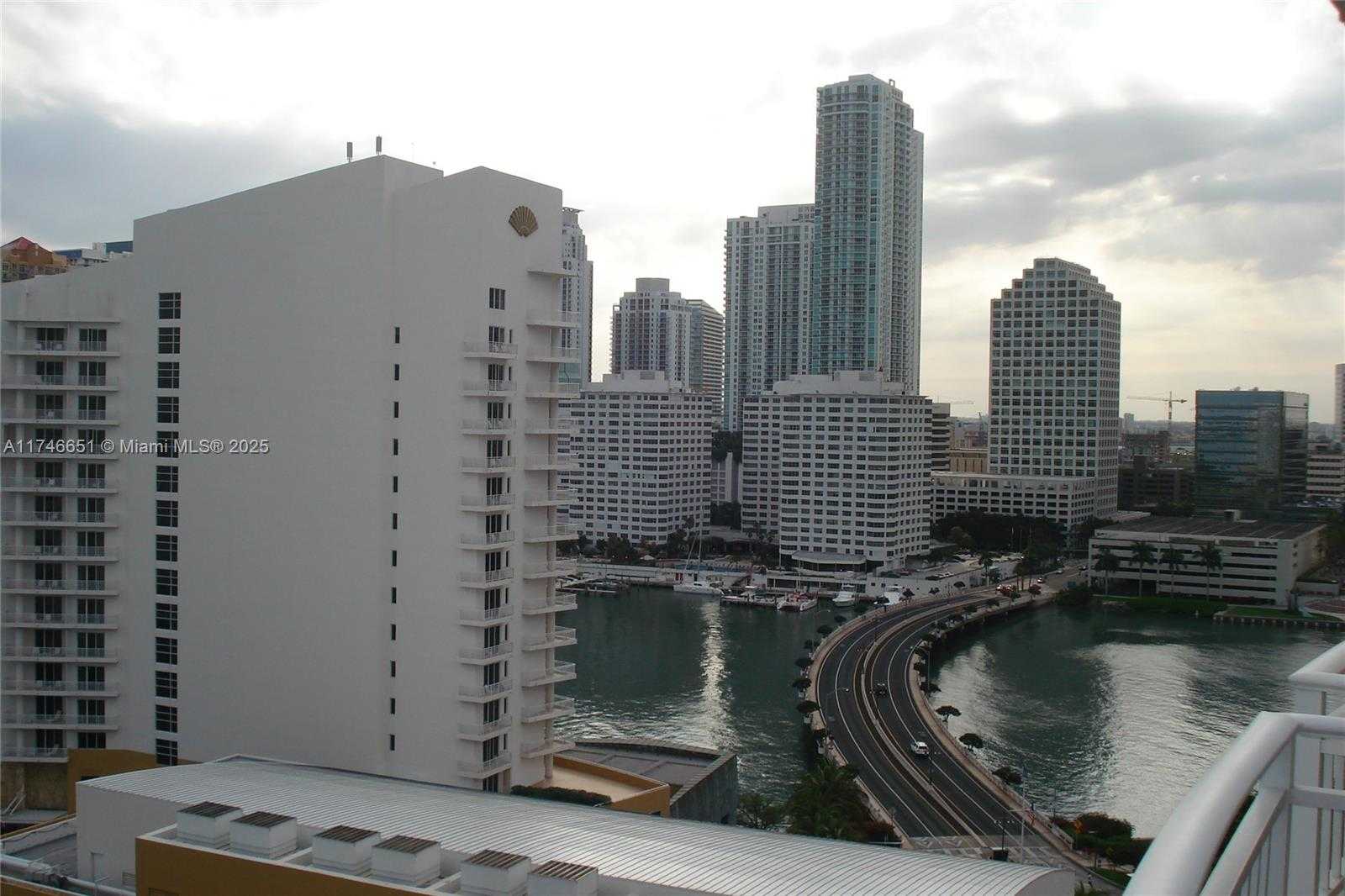 Small Image of 770 CLAUGHTON ISLAND DR #2010, Miami Number 4