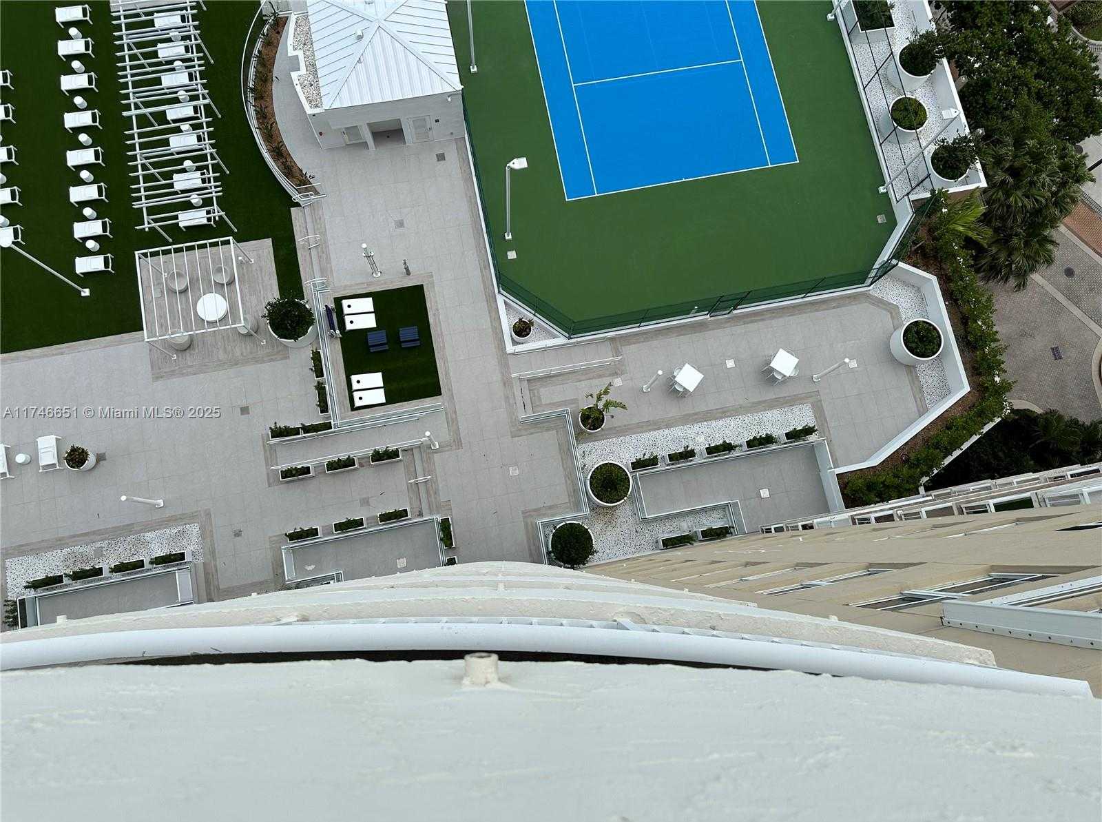 Small Image of 770 CLAUGHTON ISLAND DR #2010, Miami Number 40