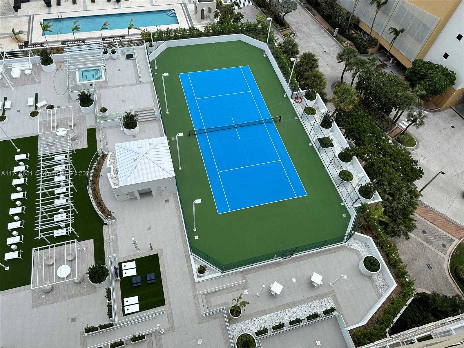 Small Image of 770 CLAUGHTON ISLAND DR #2010, Miami Number 42
