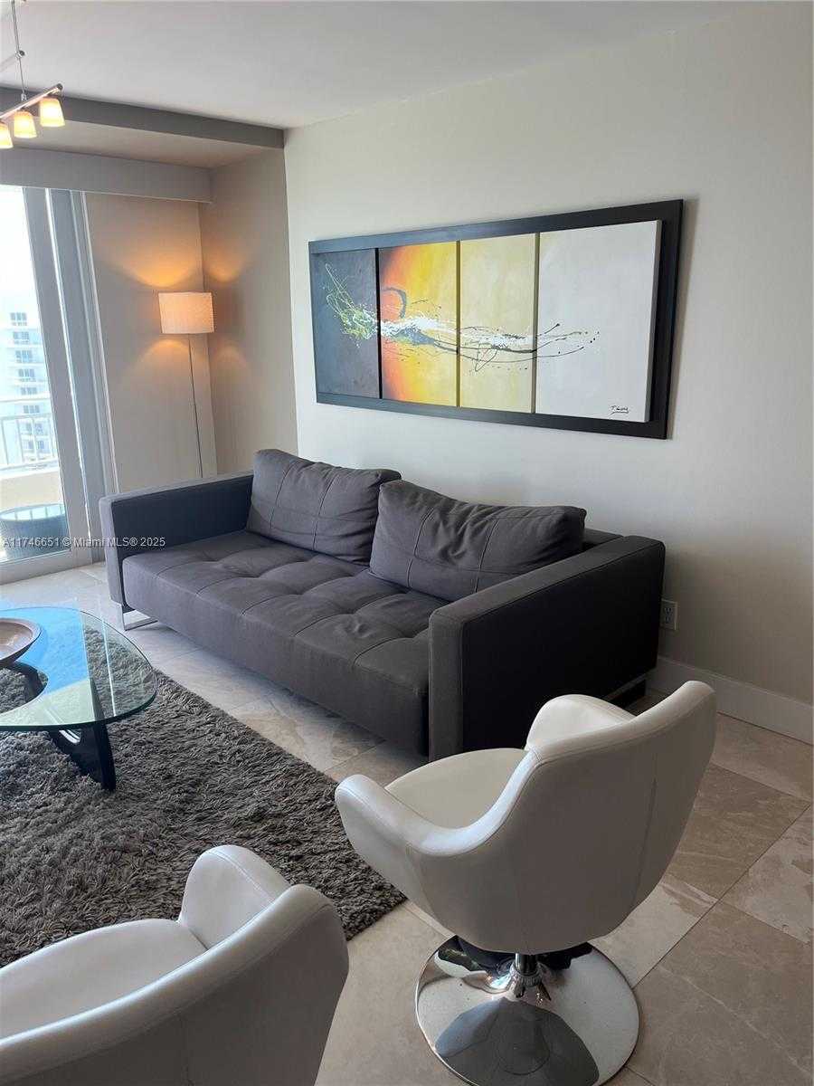 Small Image of 770 CLAUGHTON ISLAND DR #2010, Miami Number 44