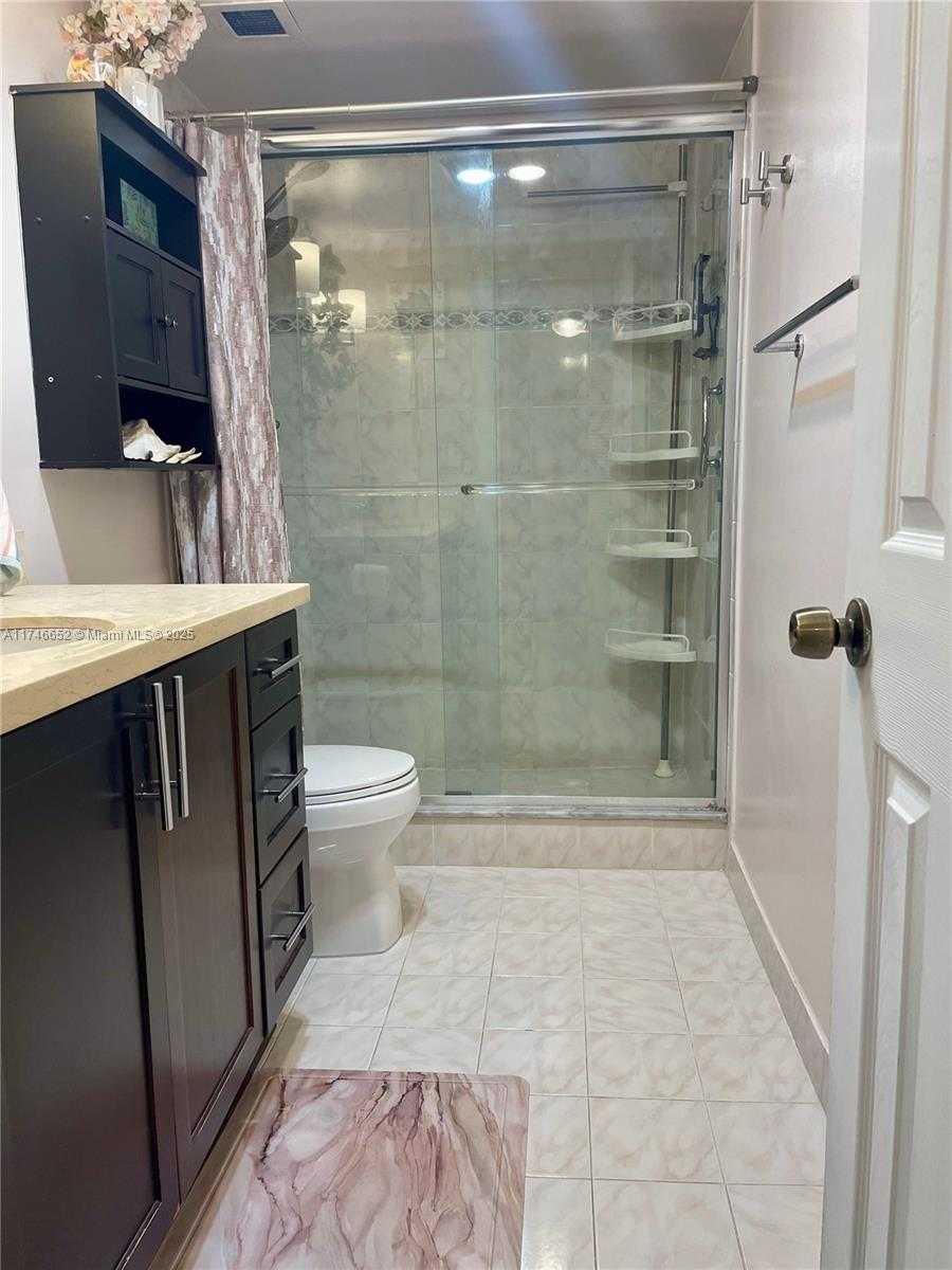 Small Image of 1985 SOUTH OCEAN DR #10G, Hallandale Beach Number 13