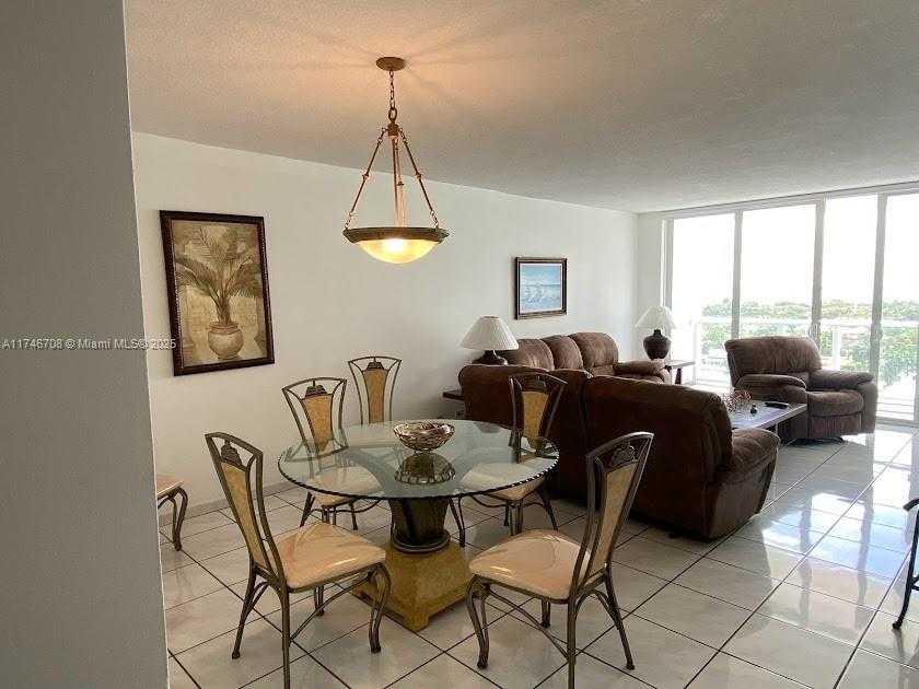Small Image of 5601 COLLINS AVE #1524, Miami Beach Number 16