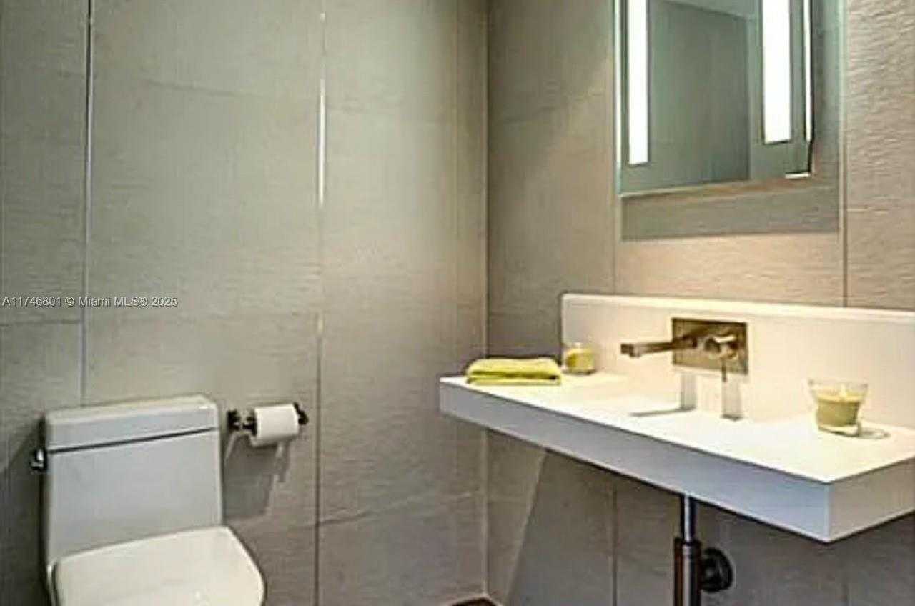Small Image of 6301 COLLINS AVE #2705, Miami Beach Number 10