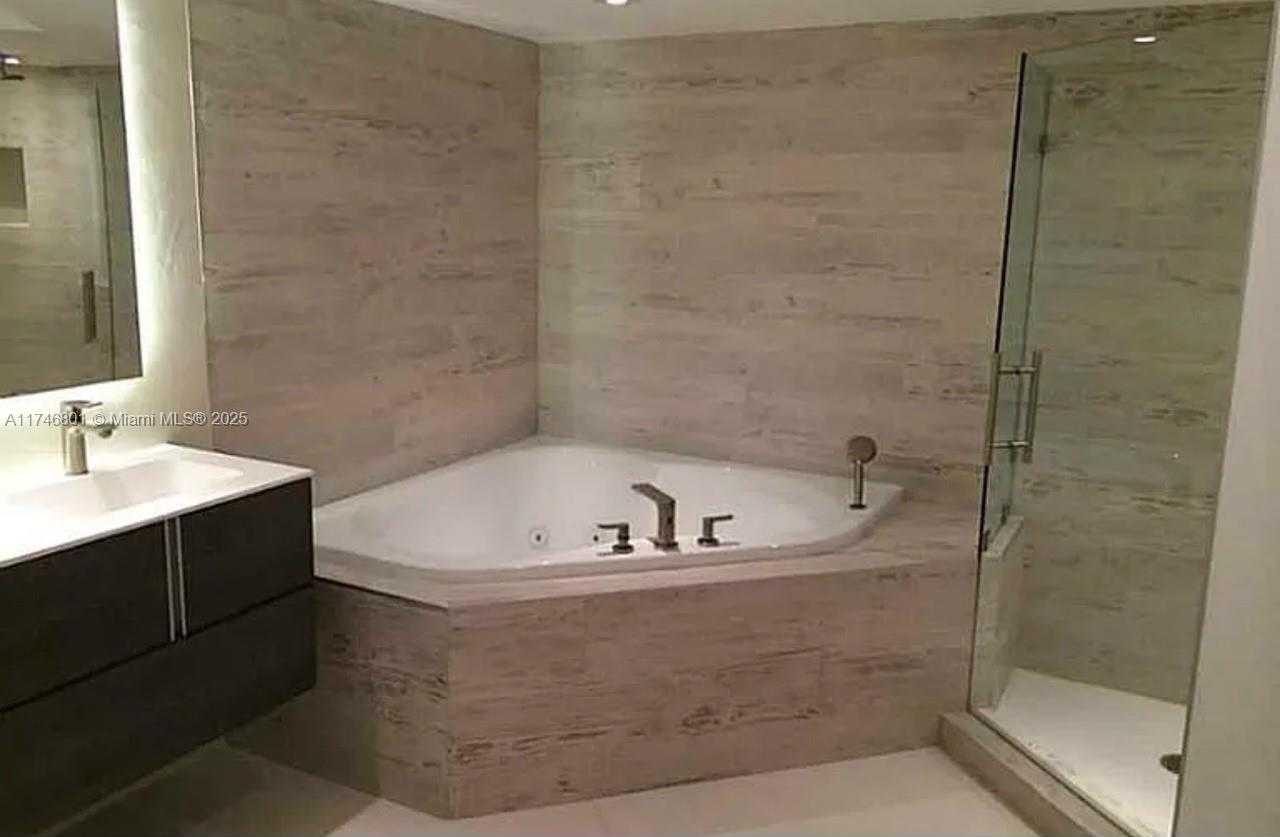 Small Image of 6301 COLLINS AVE #2705, Miami Beach Number 7