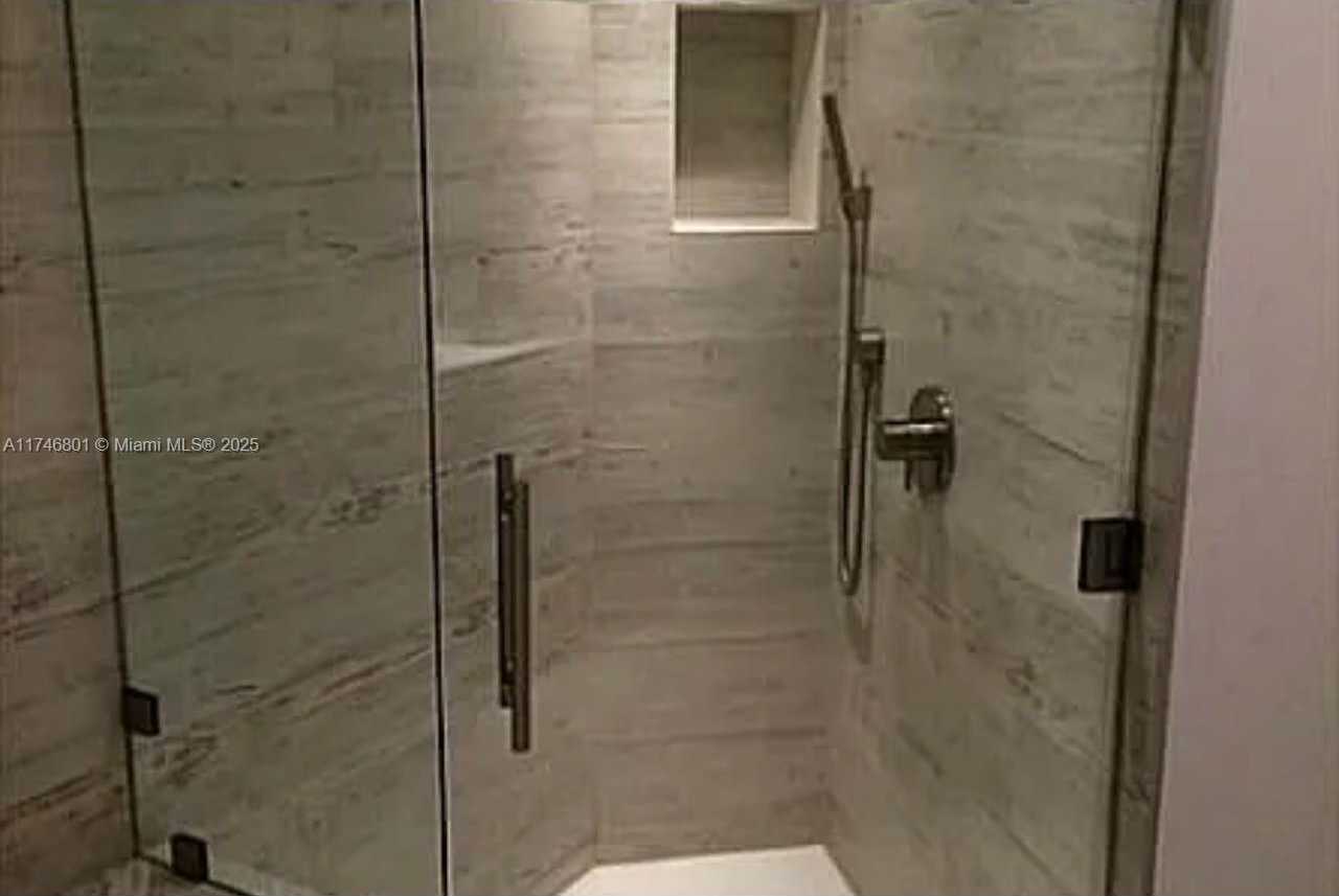 Small Image of 6301 COLLINS AVE #2705, Miami Beach Number 8