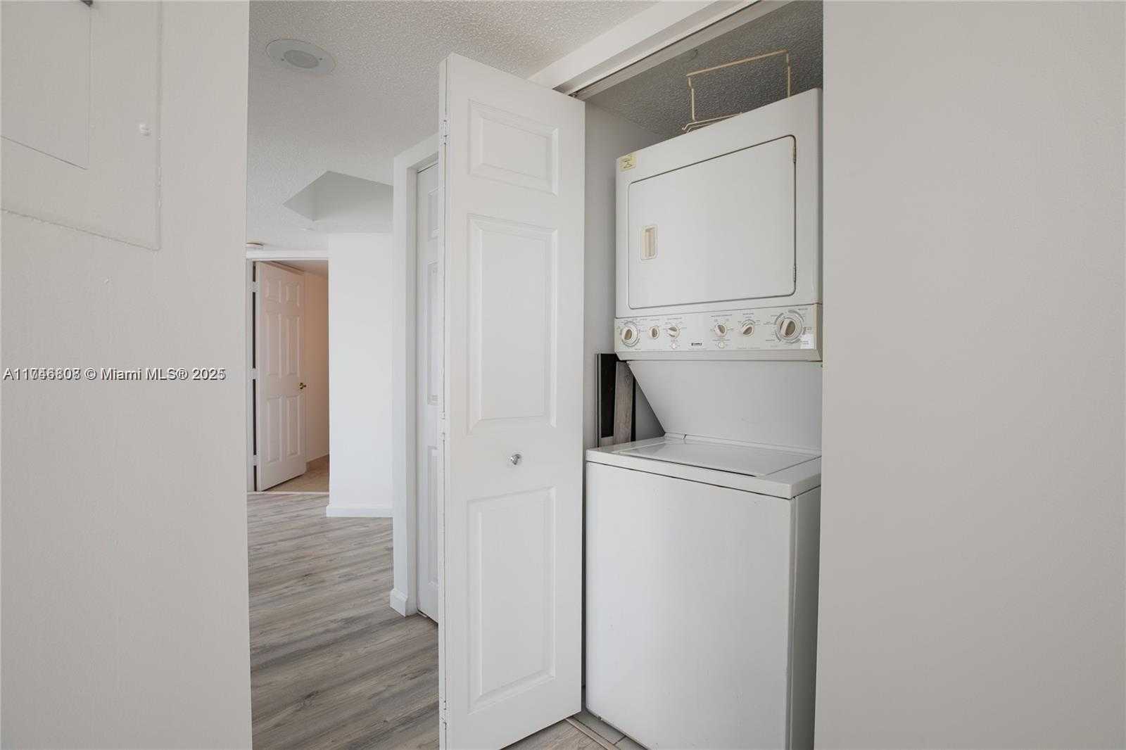 Small Image of 7330 OCEAN TER #21-D, Miami Beach Number 19