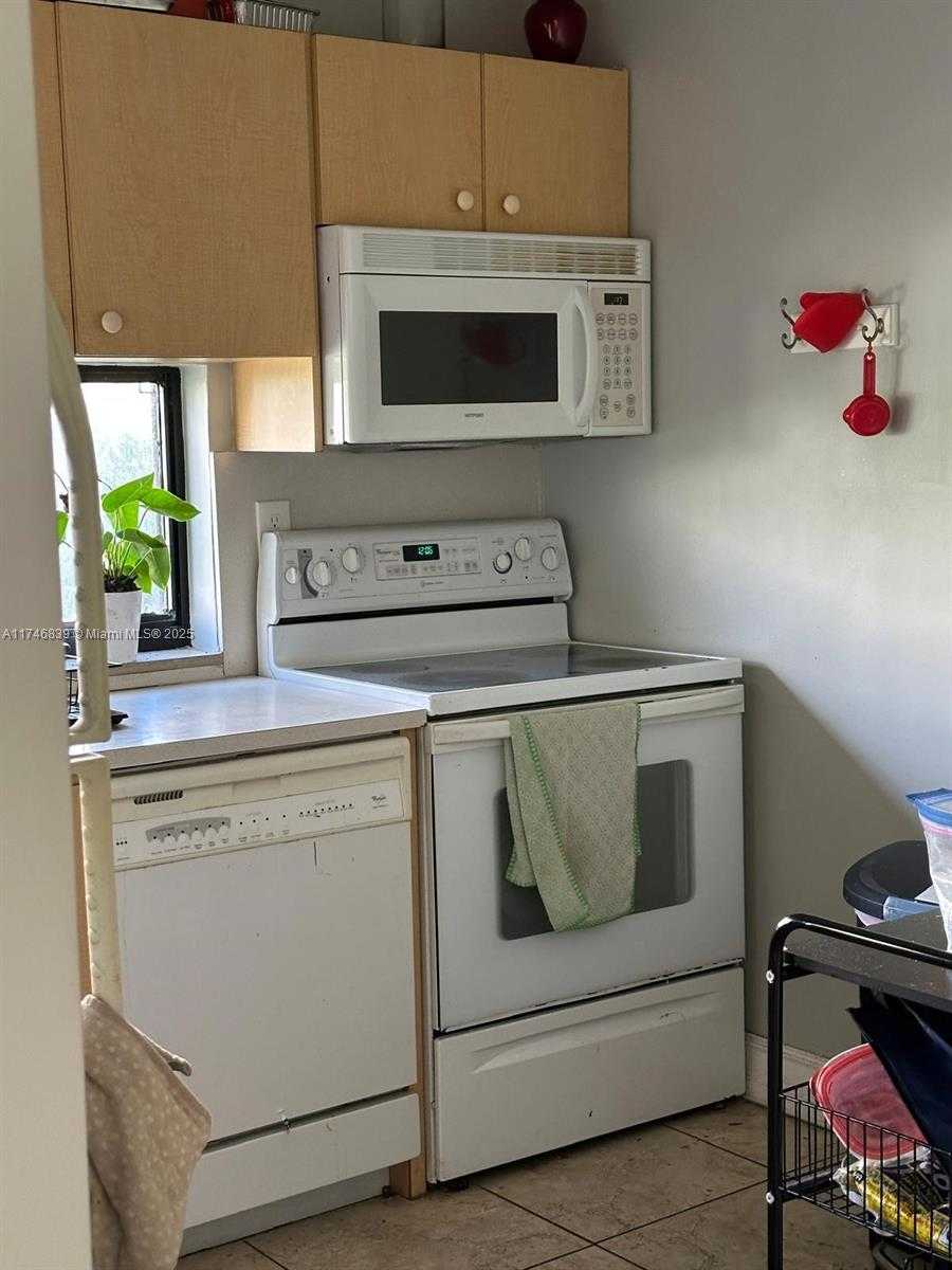 Small Image of 17011 NORTH BAY RD #507, Sunny Isles Beach Number 11