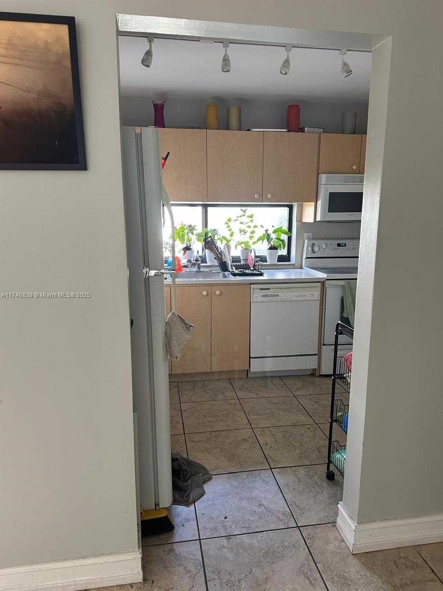 Small Image of 17011 NORTH BAY RD #507, Sunny Isles Beach Number 12