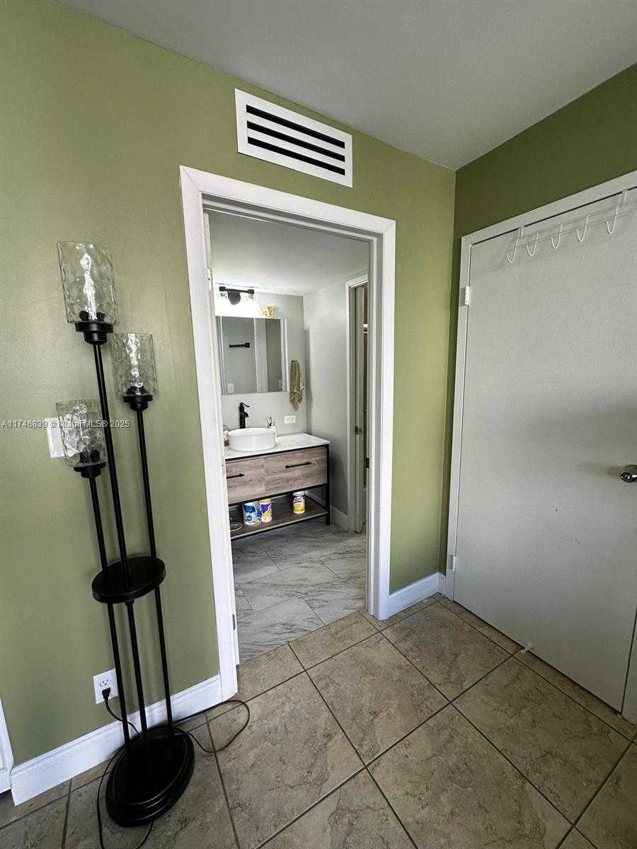 Small Image of 17011 NORTH BAY RD #507, Sunny Isles Beach Number 19