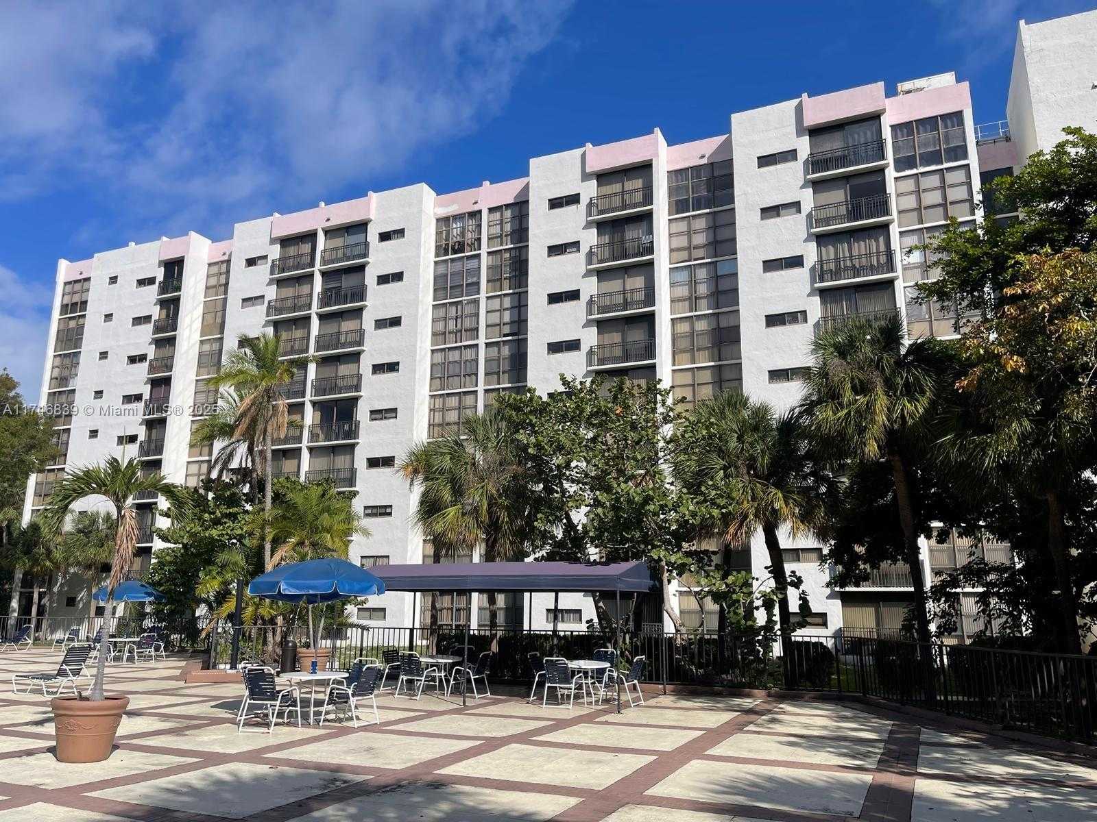 Small Image of 17011 NORTH BAY RD #507, Sunny Isles Beach Number 2