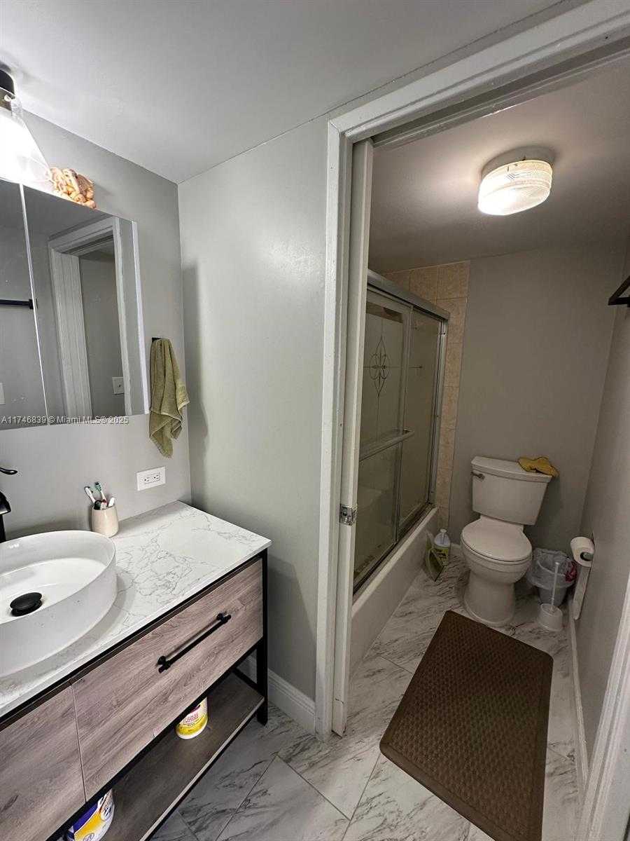 Small Image of 17011 NORTH BAY RD #507, Sunny Isles Beach Number 21