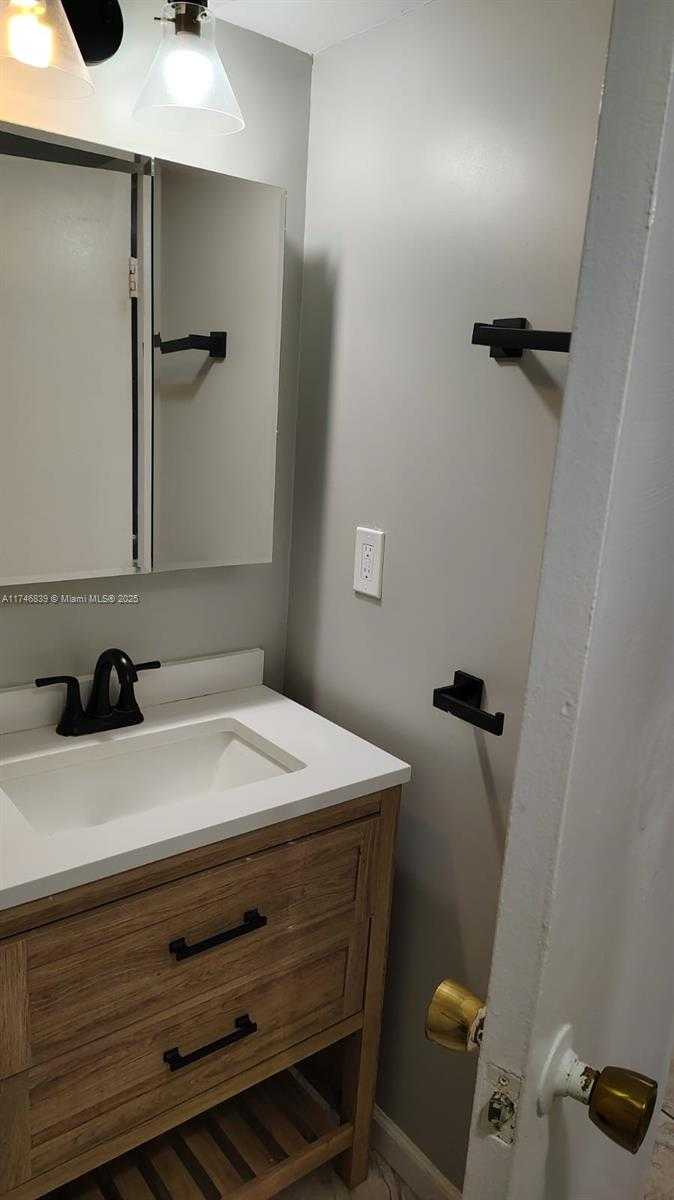 Small Image of 17011 NORTH BAY RD #507, Sunny Isles Beach Number 25