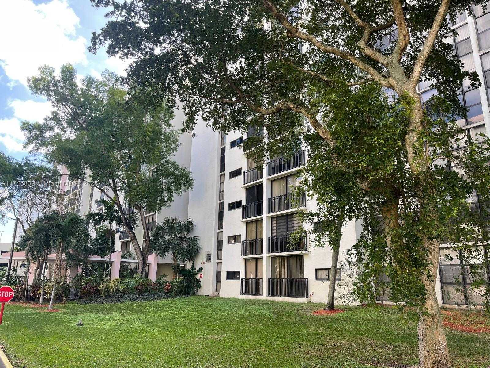 Small Image of 17011 NORTH BAY RD #507, Sunny Isles Beach Number 3