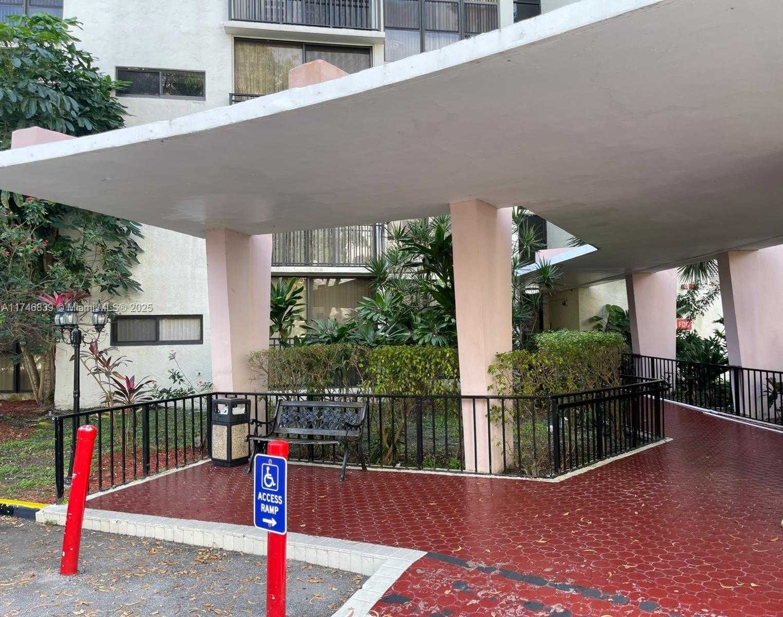 Small Image of 17011 NORTH BAY RD #507, Sunny Isles Beach Number 4