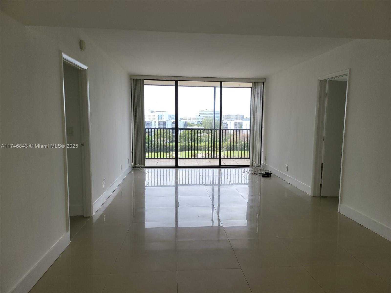 Small Image of 20301 WEST COUNTRY CLUB DR #922, Aventura Number 4