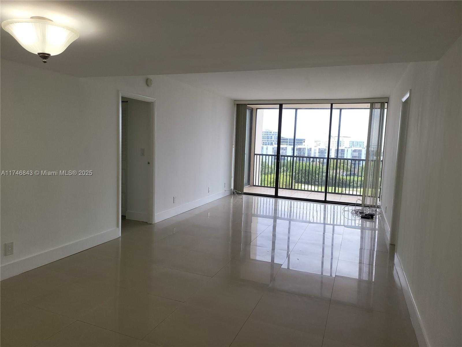 Small Image of 20301 WEST COUNTRY CLUB DR #922, Aventura Number 5