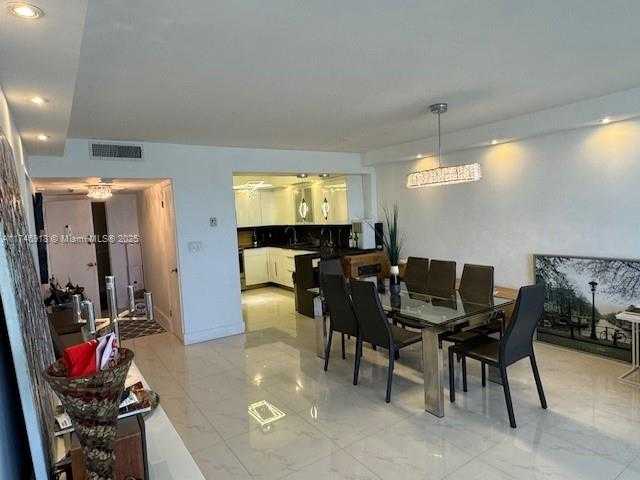 Small Image of 5401 COLLINS AVE #628, Miami Beach Number 23