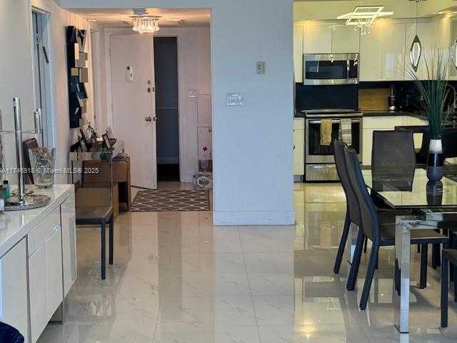 Small Image of 5401 COLLINS AVE #628, Miami Beach Number 24