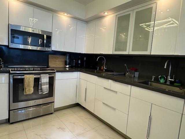 Small Image of 5401 COLLINS AVE #628, Miami Beach Number 26