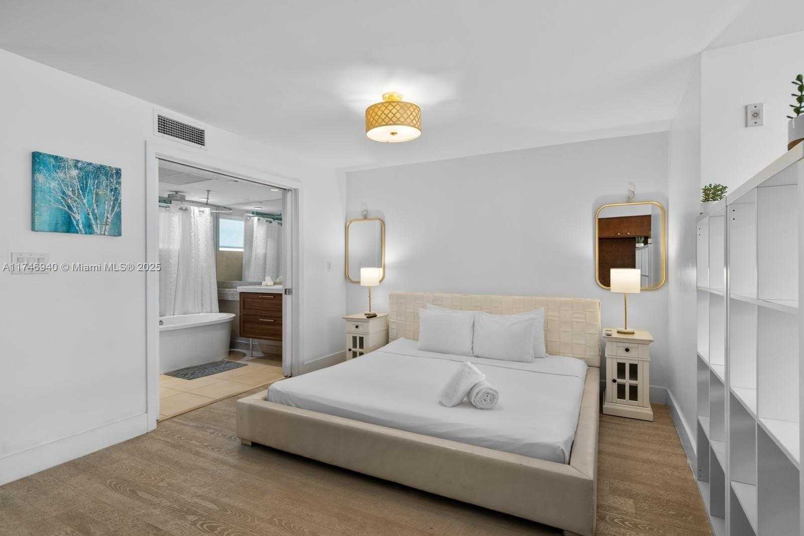 Small Image of 1024 Ocean Dr, Miami Beach, FL 33139, USA Number 11