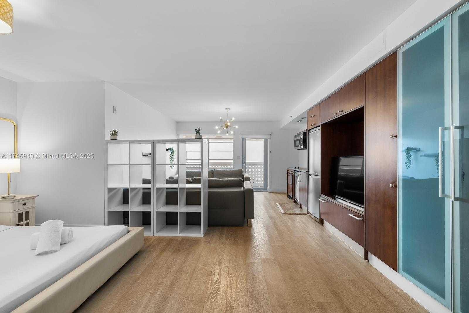 Small Image of 1024 Ocean Dr, Miami Beach, FL 33139, USA Number 13
