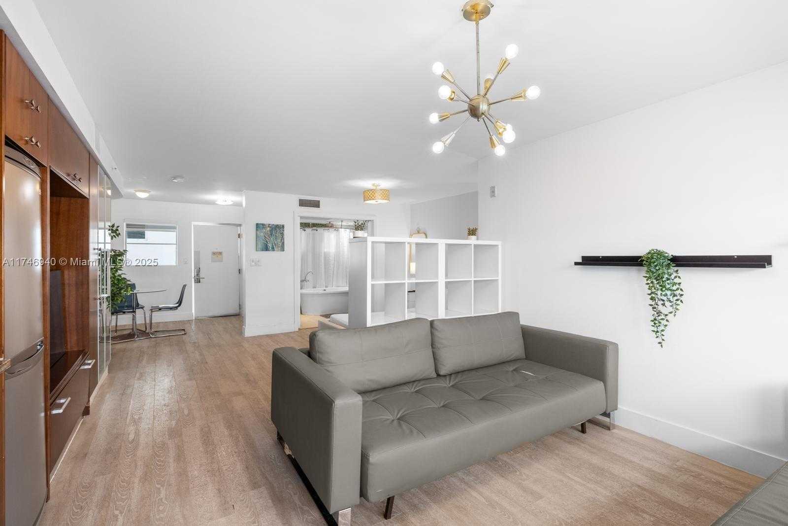 Small Image of 1024 Ocean Dr, Miami Beach, FL 33139, USA Number 15
