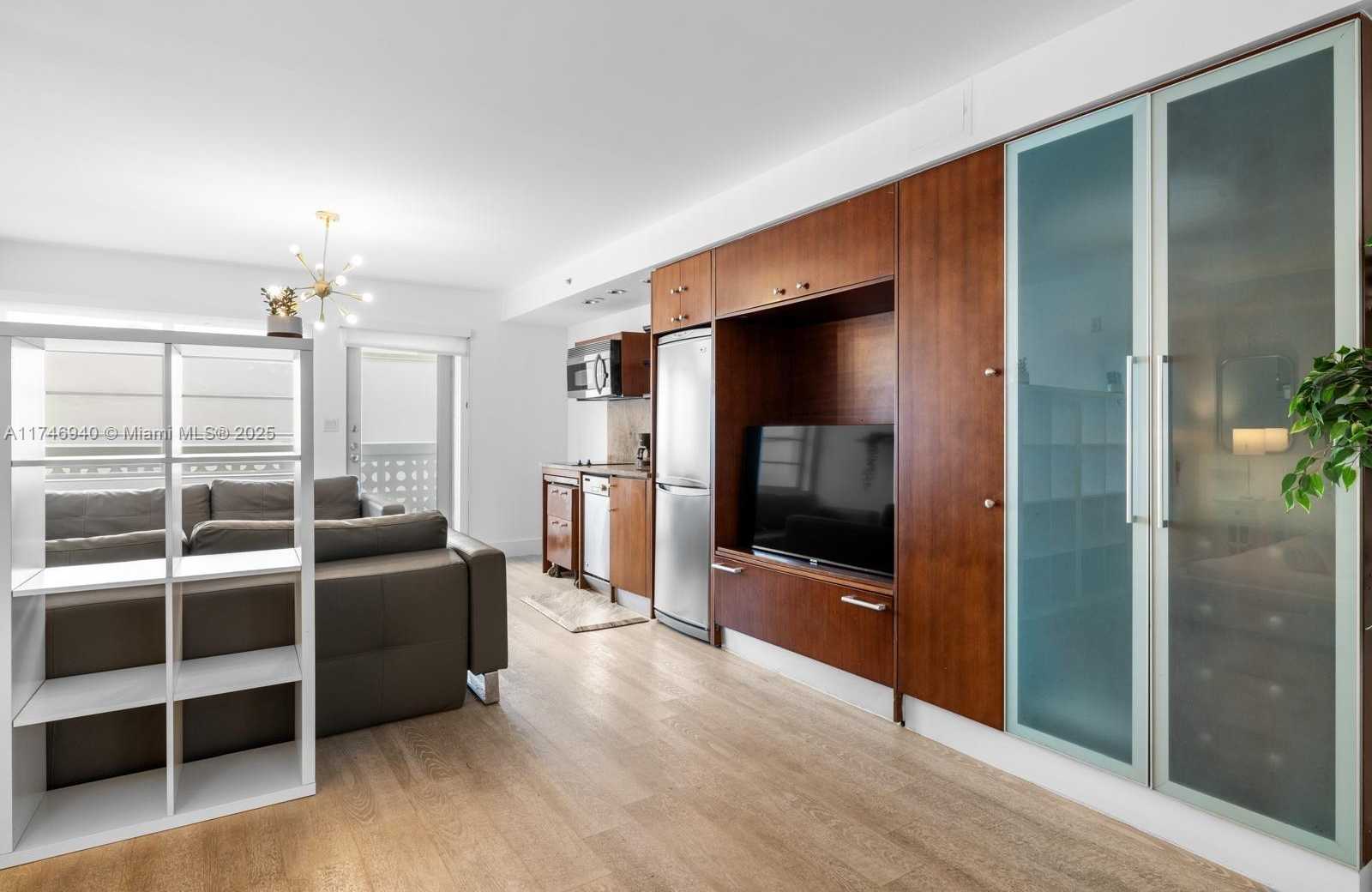Small Image of 1024 Ocean Dr, Miami Beach, FL 33139, USA Number 6
