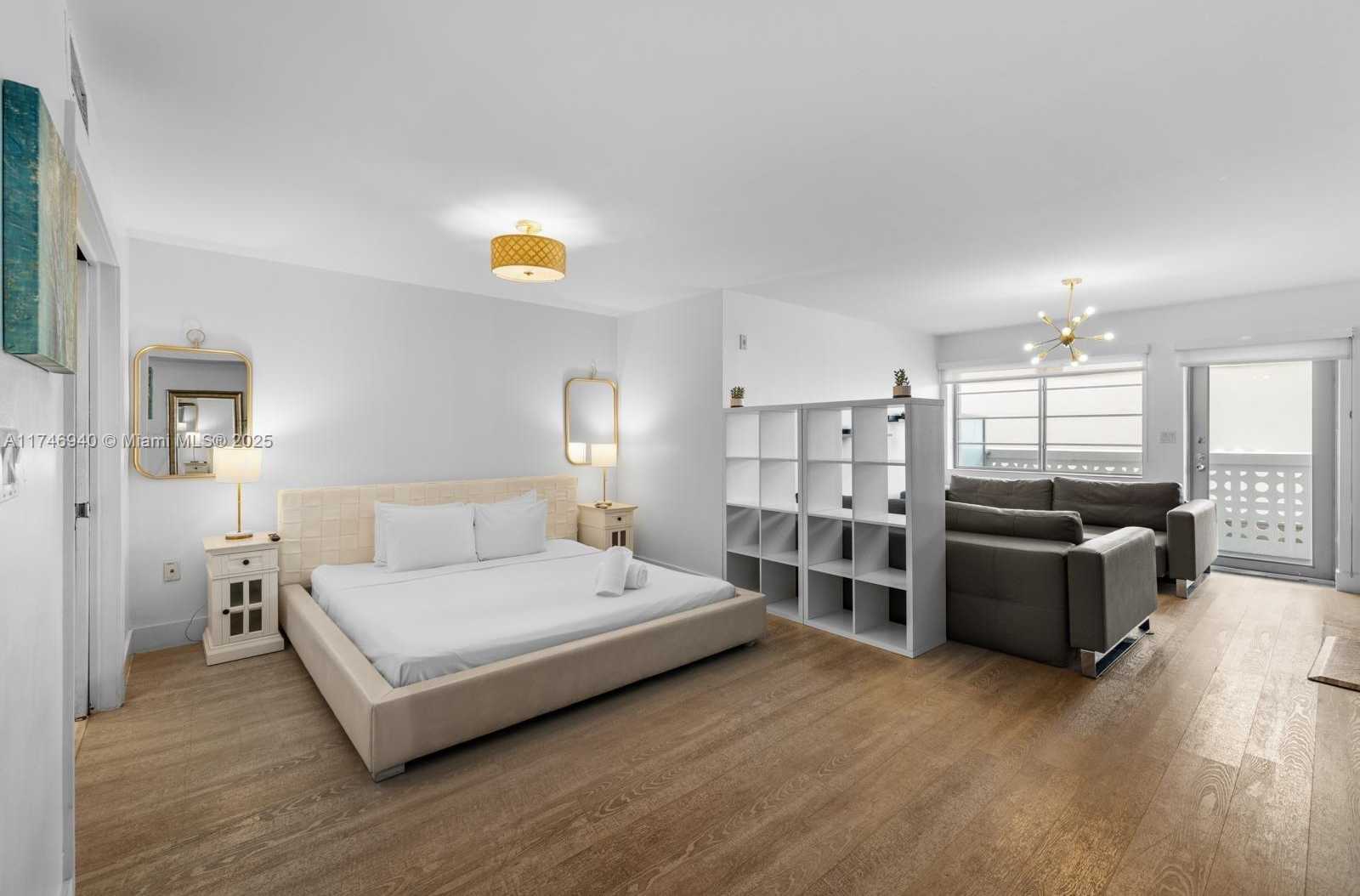 Small Image of 1024 Ocean Dr, Miami Beach, FL 33139, USA Number 9