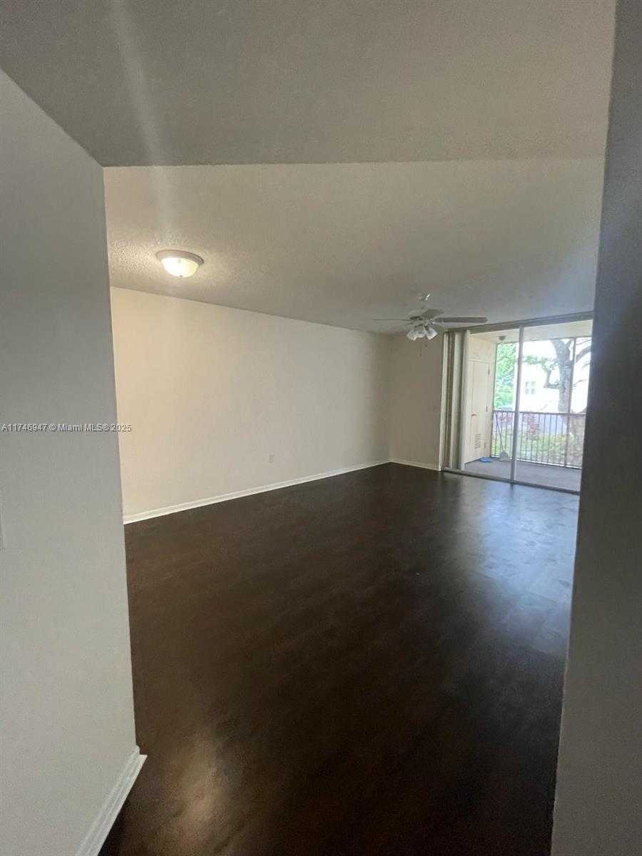Small Image of 8353 LAKE DR #202, Doral Number 3