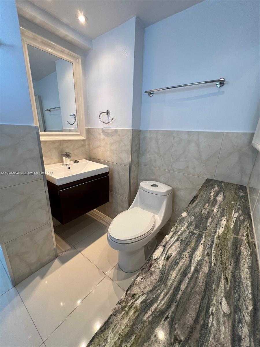 Small Image of 1340 LINCOLN RD #705, Miami Beach Number 14