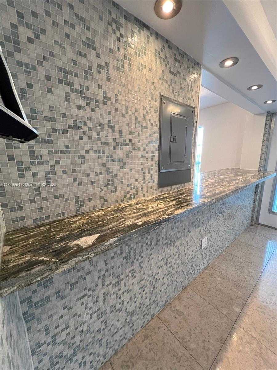 Small Image of 1340 LINCOLN RD #705, Miami Beach Number 3