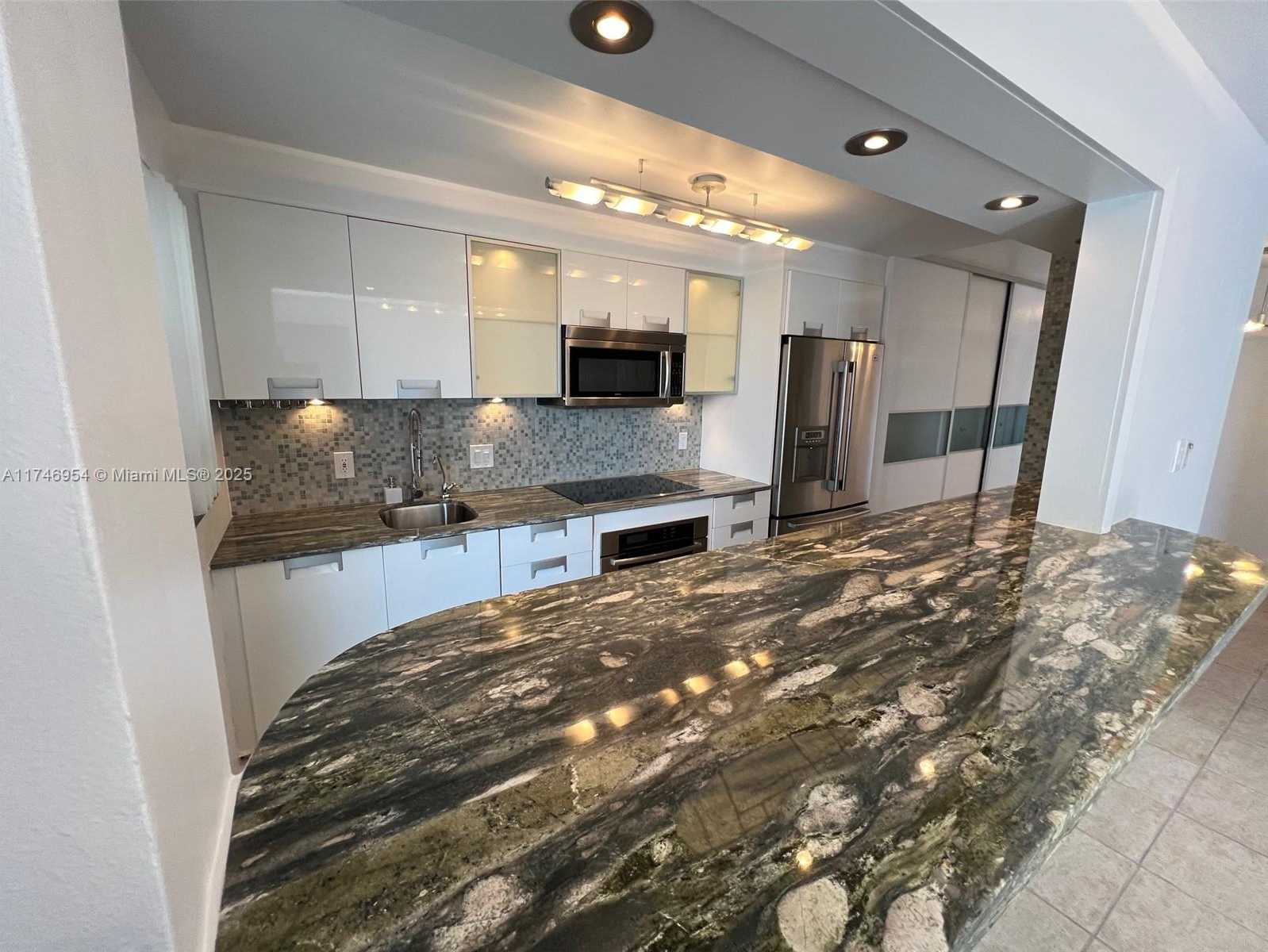 Small Image of 1340 LINCOLN RD #705, Miami Beach Number 4