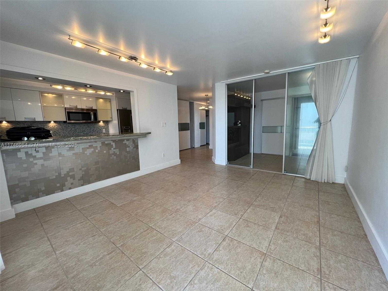 Small Image of 1340 LINCOLN RD #705, Miami Beach Number 5