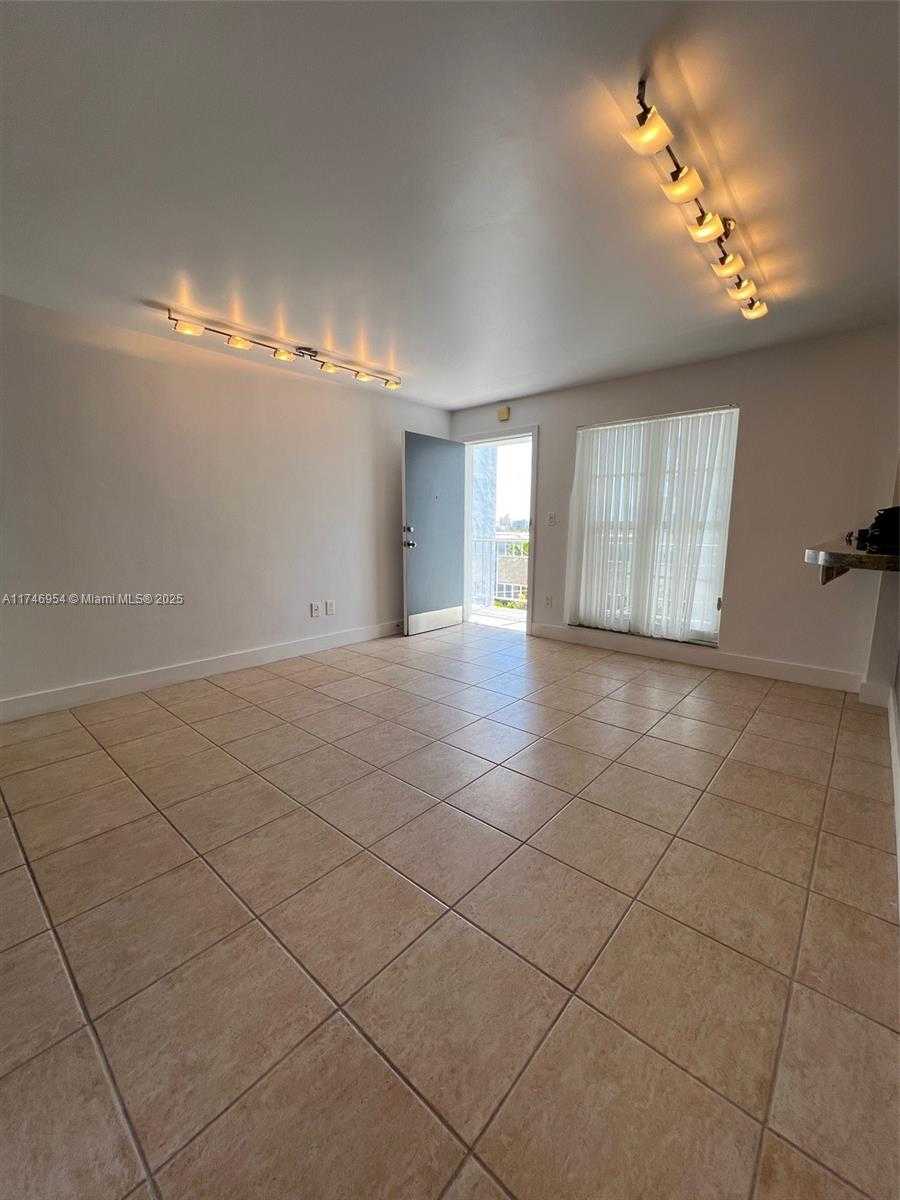 Small Image of 1340 LINCOLN RD #705, Miami Beach Number 6
