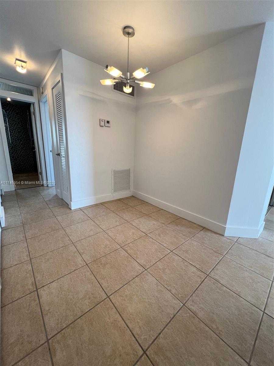 Small Image of 1340 LINCOLN RD #705, Miami Beach Number 7