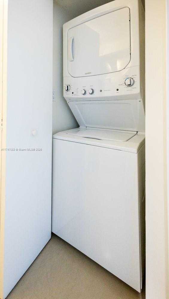 Small Image of 335 SOUTH BISCAYNE BLVD #2200, Miami Number 15